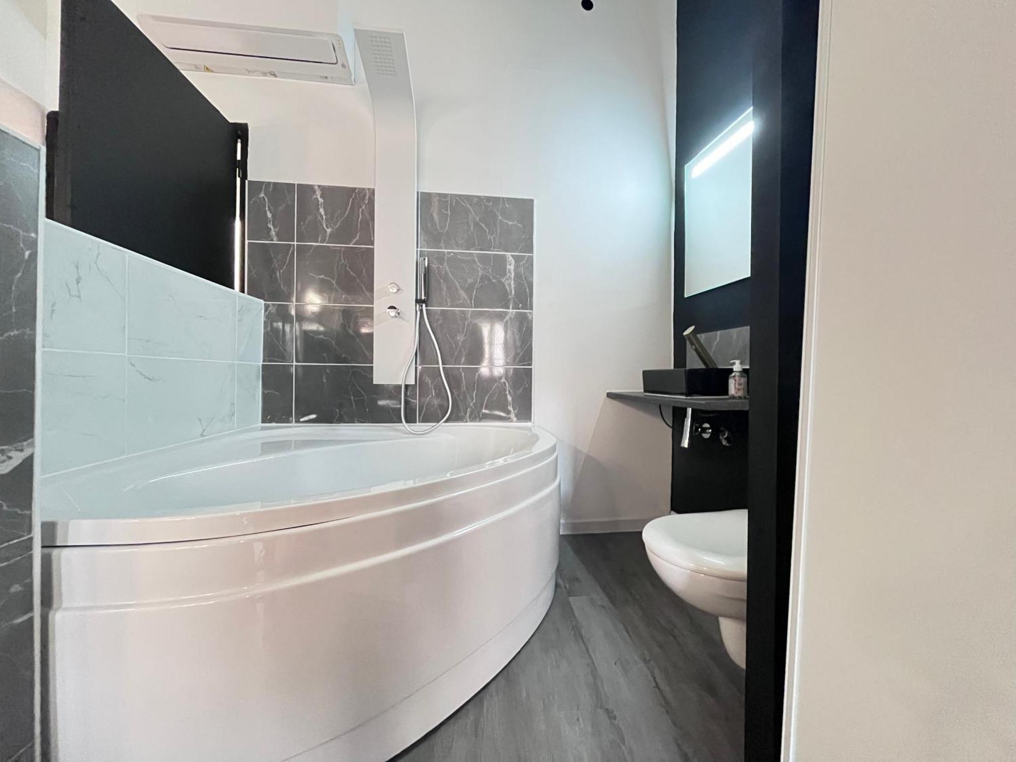 Charmant Studio Baignoire Narbonne Exterior foto